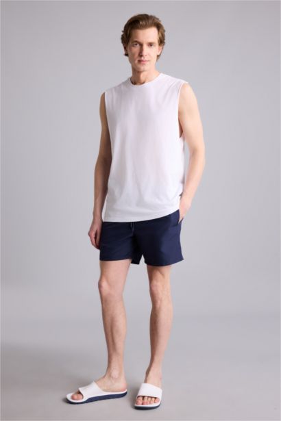 شورت سباحة قصير