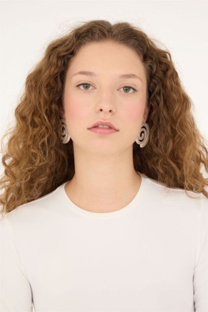 Kadın Spiral Motifli Mat Silver Küpe