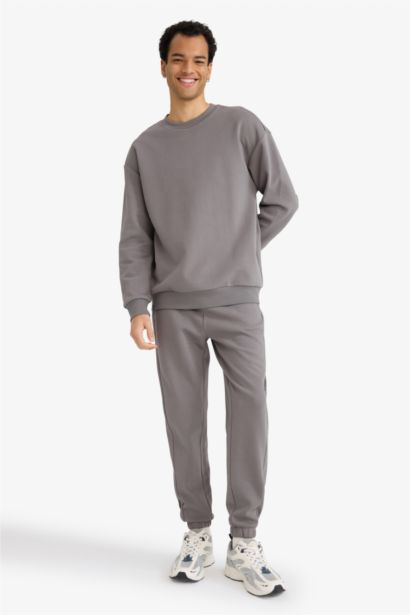 Boxy Fit Long Sleeve Sweatshirt