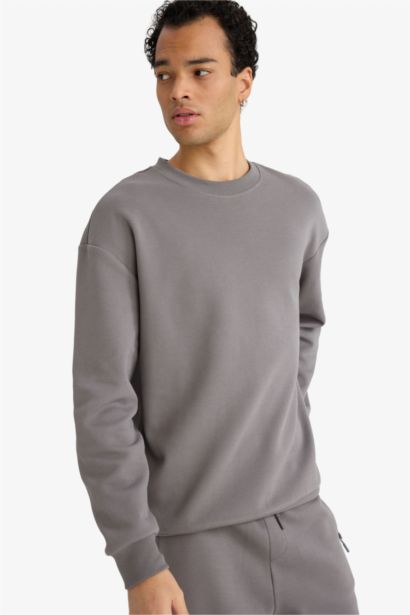 Boxy Fit Long Sleeve Sweatshirt