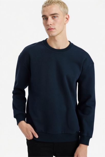 Boxy Fit Long Sleeve Sweatshirt