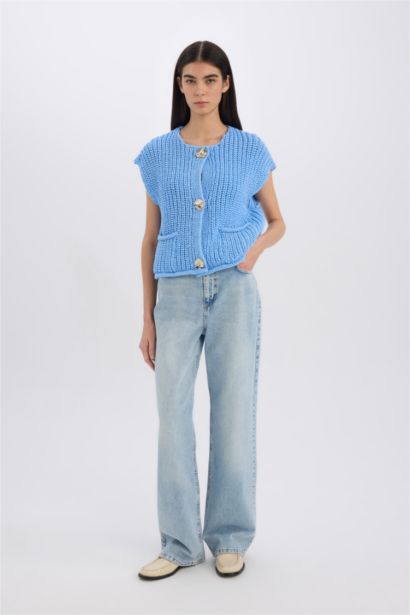 Relax Fit Buttoned Pocketed Knit Vest