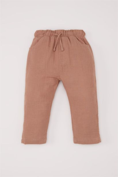 طقم من قميص أولاد برقبة مستديرة و سروال