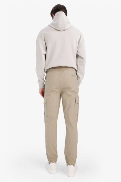 بنطلون جوجر باراشوت قصة عادية