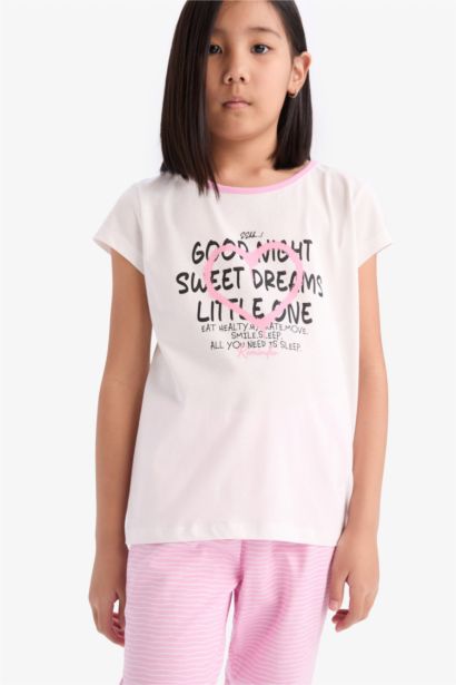 سيت بجامة بناتي بطبعة شعار قصة عادية - قطعتين