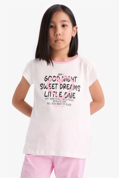 سيت بجامة بناتي بطبعة شعار قصة عادية - قطعتين