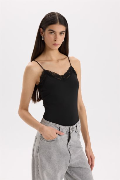 Slim Fit Dar Kesim V Yaka Atlet