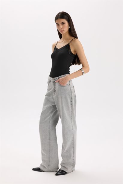 Slim Fit Dar Kesim V Yaka Atlet