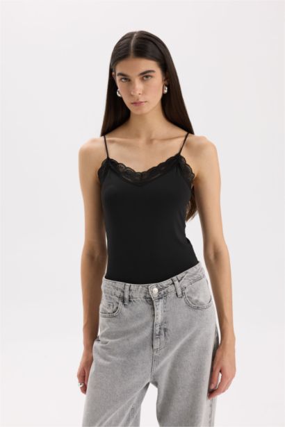 Slim Fit Dar Kesim V Yaka Atlet