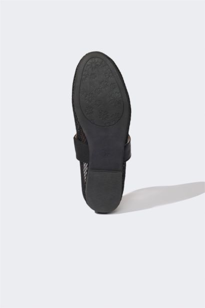 حذاء فلات بكعب مسطح