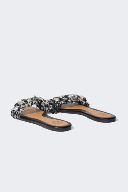 Woman Pearl Single Band Flat Sole Slippers