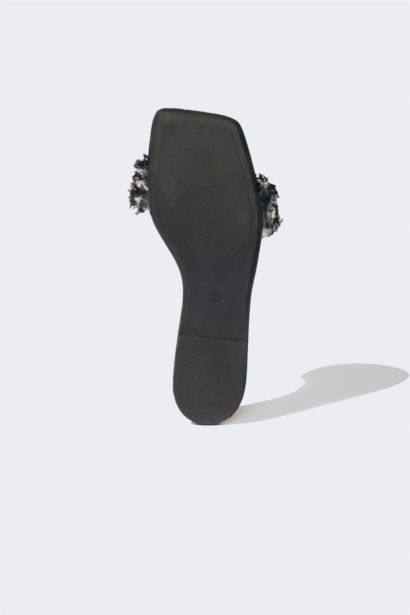 Woman Pearl Single Band Flat Sole Slippers