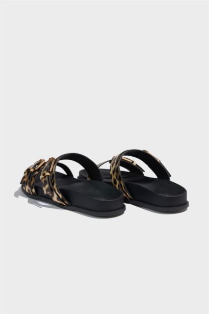 شبشب جلد صناعي بكعب مسطح