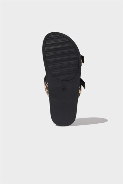 شبشب جلد صناعي بكعب مسطح