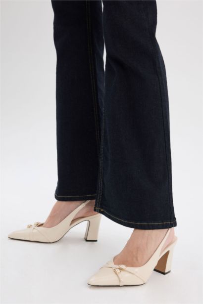 صندل نسائي جلد صناعي بكعب عالي