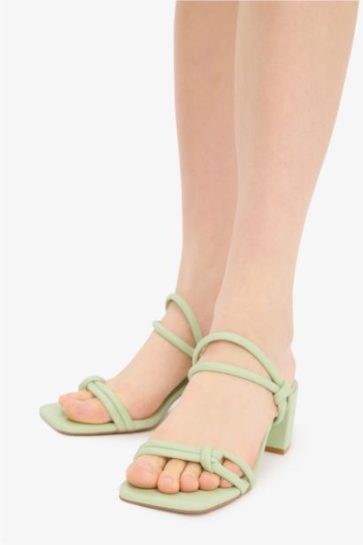 صندل حريمي أخضر بكعب سميك جلد صناعي