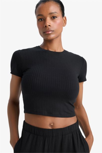 تيشيرت رياضي نص كم كروب فيت من DeFactoFit