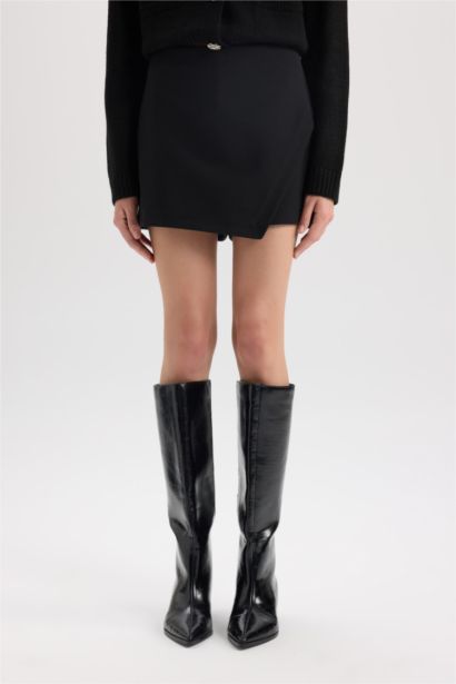 جيب شورت بخصر عالي ورجل عادي