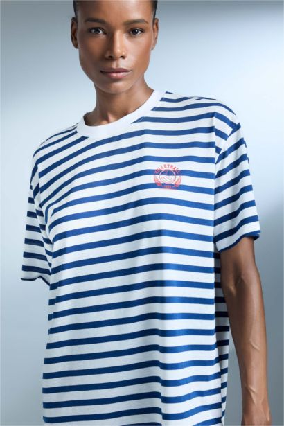 تيشيرت نص كم اوفر سايز أزرق مخطط برقبة عريضة من DefactoFit