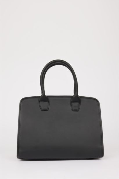 حقيبة يد نسائية من قش