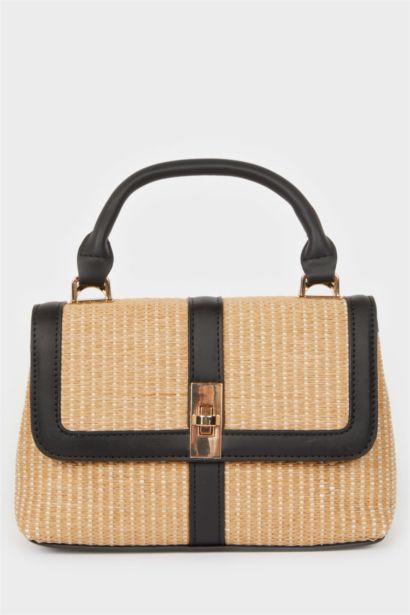 حقيبة يد نسائية من قش