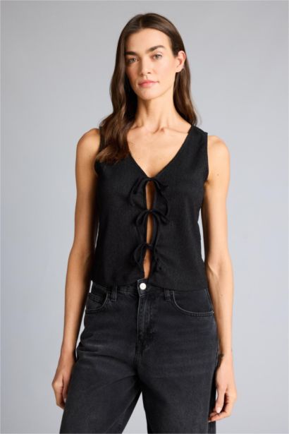 تانك توب قصة عادية بياقة V