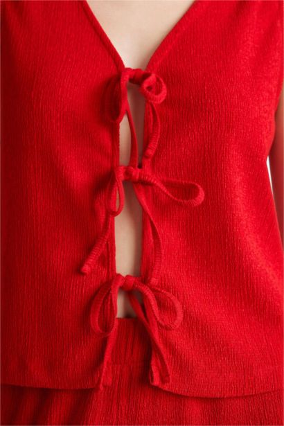 Regular Fit V-Neck Crinkle Vest