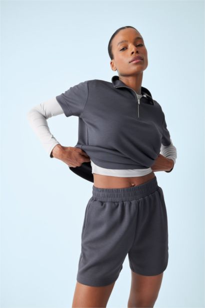 تيشيرت رياضي منسوج قصة عادية بياخة عالية من DeFactoFit