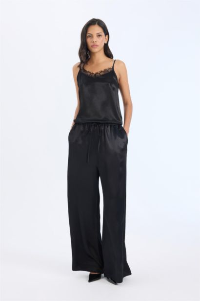 Pantalon en satin large à taille haute