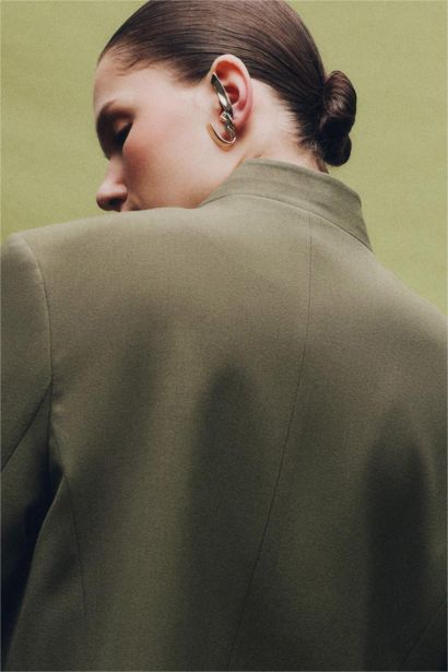 تراجي نسائي ذهبي