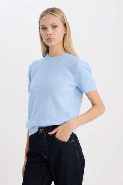 T-shirt basique en maille à col rond et manches courtes Coupe régulière