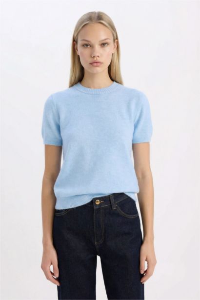 T-shirt basique en maille à col rond et manches courtes Coupe régulière