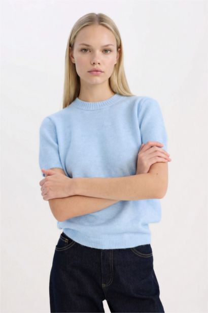 T-shirt basique en maille à col rond et manches courtes Coupe régulière