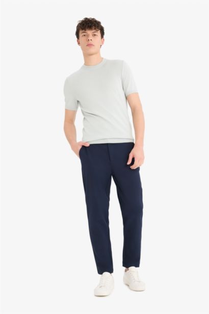 T-shirt en maille à col rond et manches courtes Coupe Standard