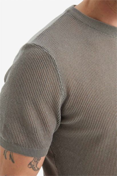 T-shirt en maille à col rond et manches courtes Coupe standard