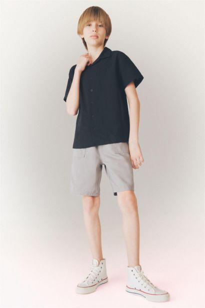 Short en gabardine à taille élastique avec poches pour garçon