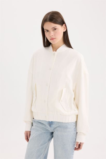 قمصلة نفخ قصة عادية بياقة بولو مبطن بالقطن مقاوم للماء