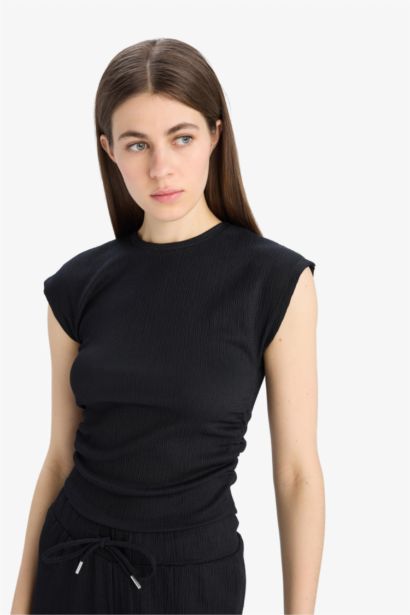 T-shirt slim froissé basique à col rond et manches courtes