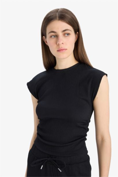 T-shirt slim froissé basique à col rond et manches courtes