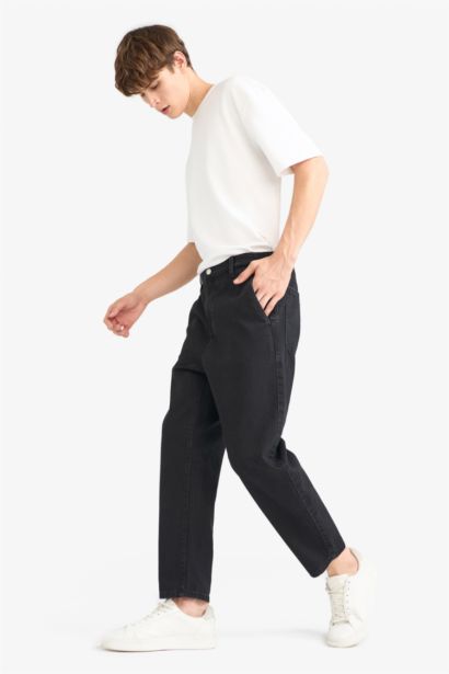 Relaxed Slouchy Fit Wide Leg Jeans