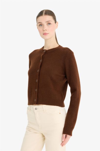 جاكيت قصة عادية بياقة مستديرة بأزرار