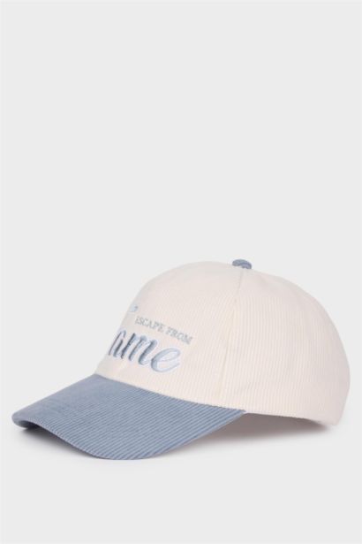 Woman Embroidered Velvet Cap