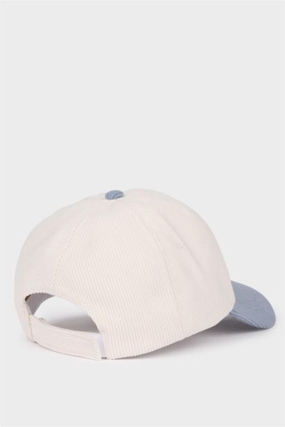 Woman Embroidered Velvet Cap