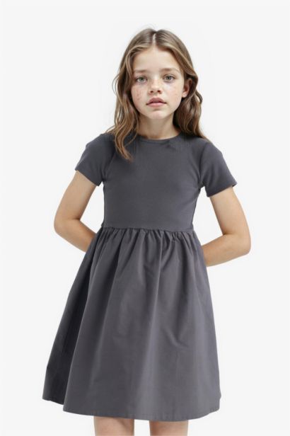 Robe côtelée à col rond et manches courtes pour fille