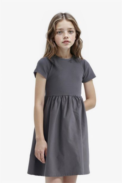 Robe côtelée à col rond et manches courtes pour fille