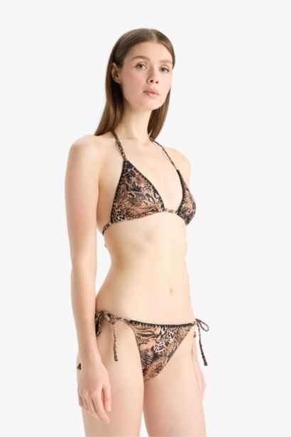 كلوت بكيني تايجر قصة عادية من Fall in Love