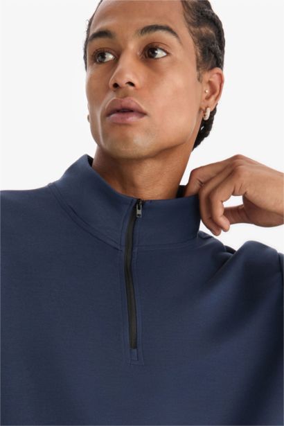 تيشيرت رياضي نص كم قماش سكوبا قصة عادية من DeFactoFit