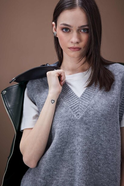 Oversize Fit V-Neck