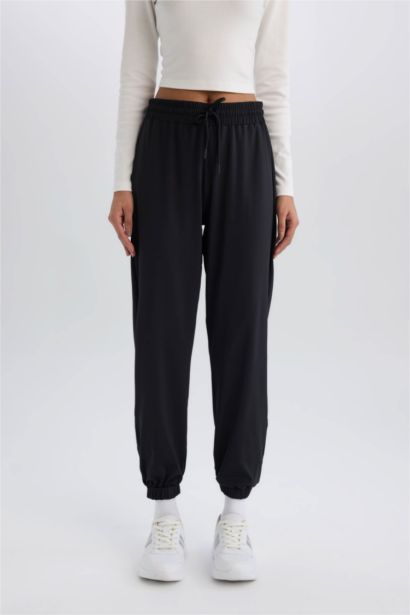 بنطلون جوجر قصة عادية بأستك من تحت من DeFactoFit