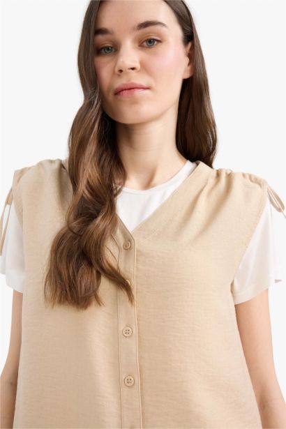 Regular Fit V-Neck Sleeveless Blouse